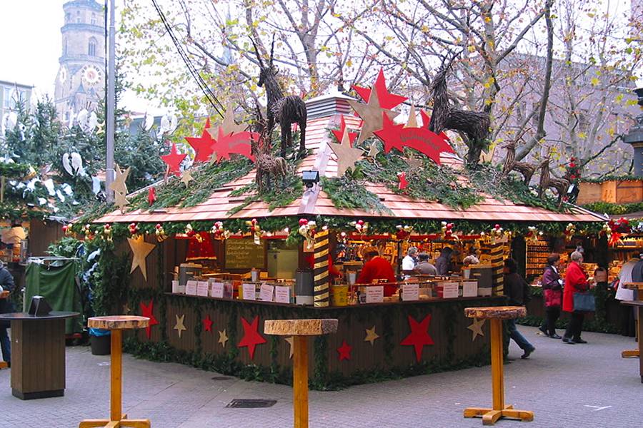 Gastronomiestand auf dem Weihnachtsmarkt